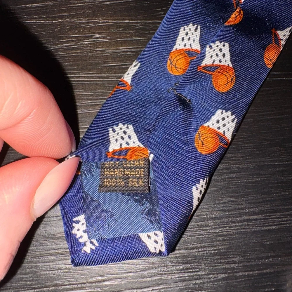 Basketball Hoops Alynn Silk Men’s‎ Neck Tie